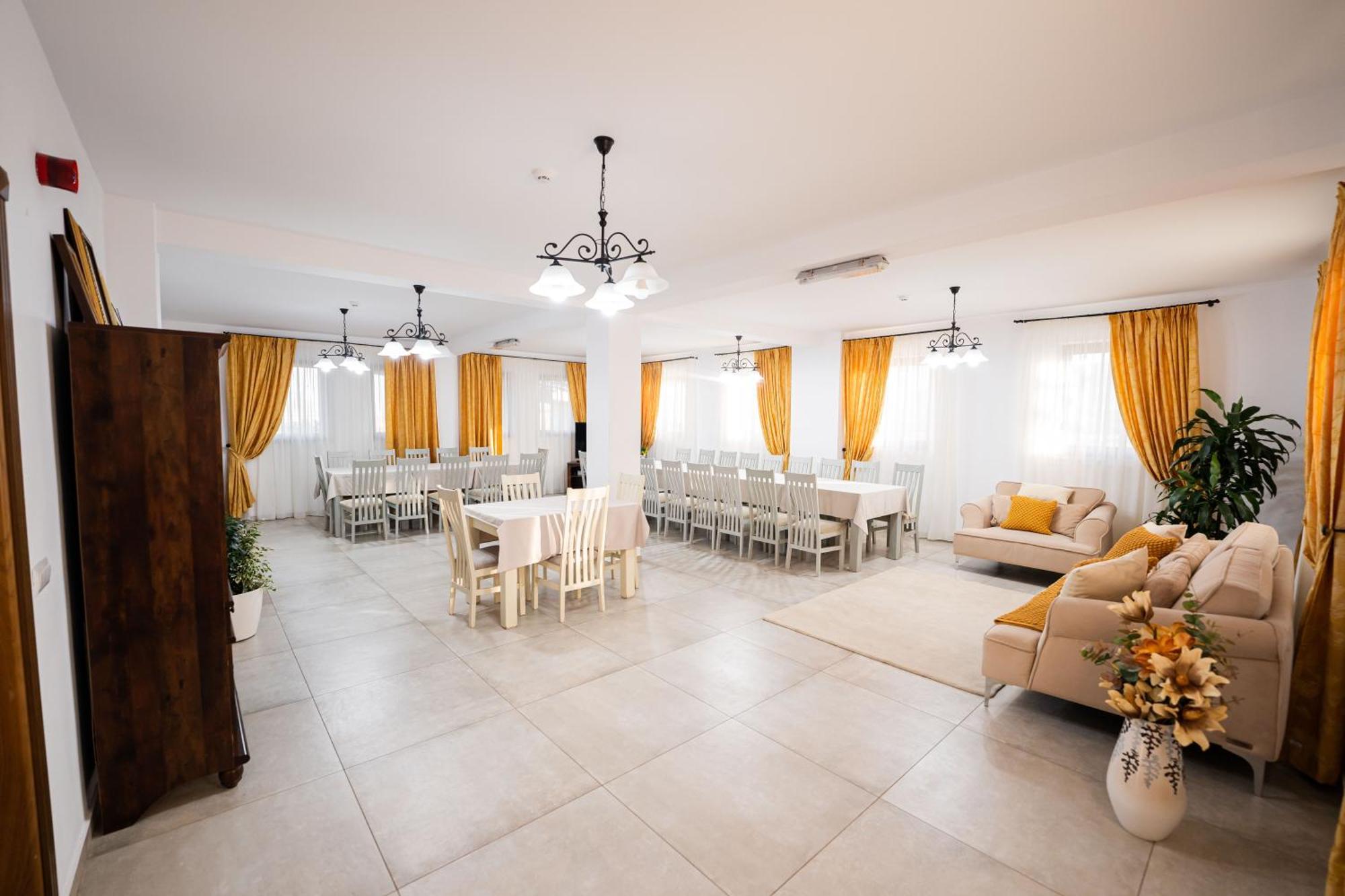 Casa Andra Hotel Siret ภายนอก รูปภาพ