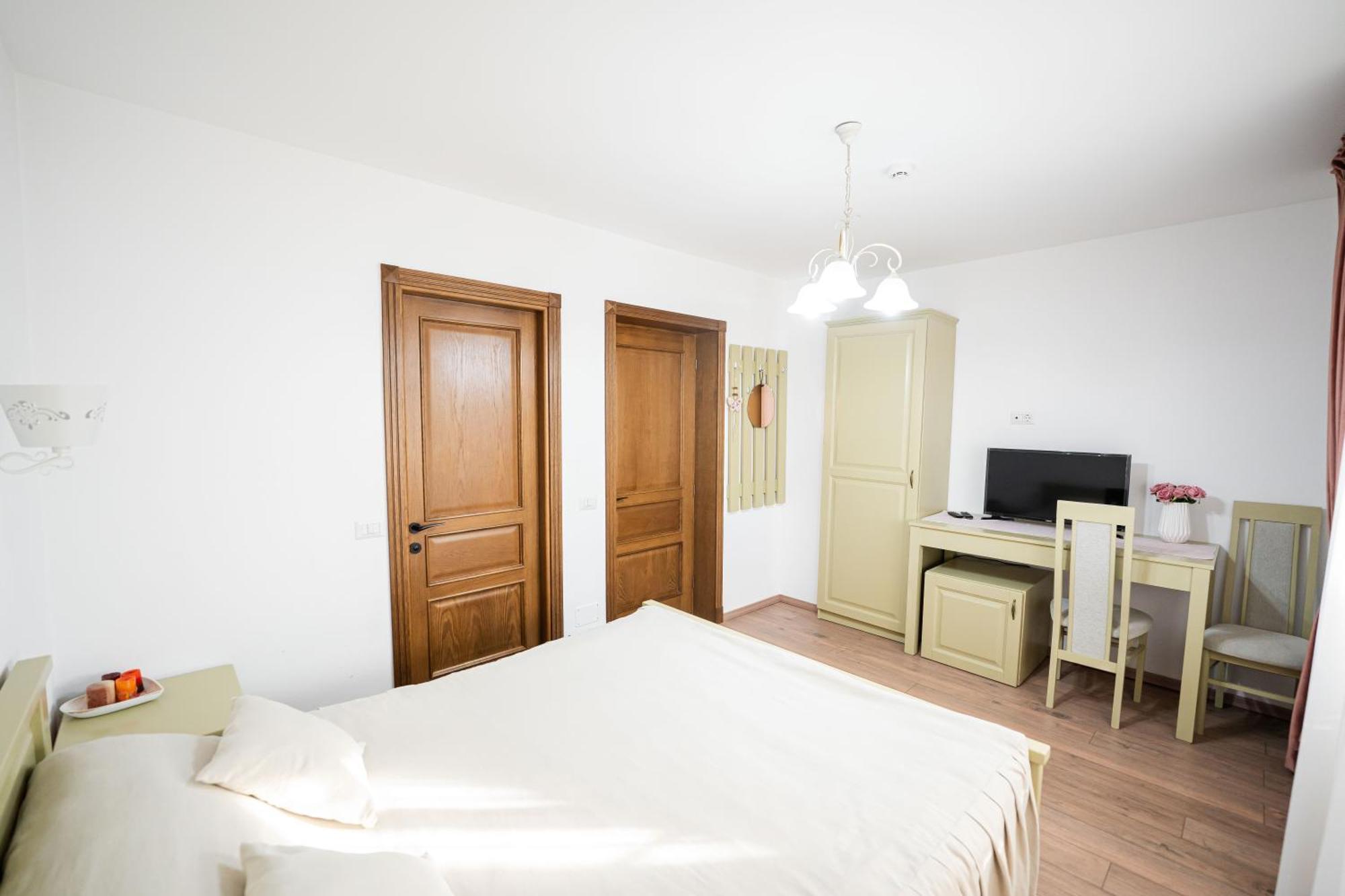 Casa Andra Hotel Siret ภายนอก รูปภาพ