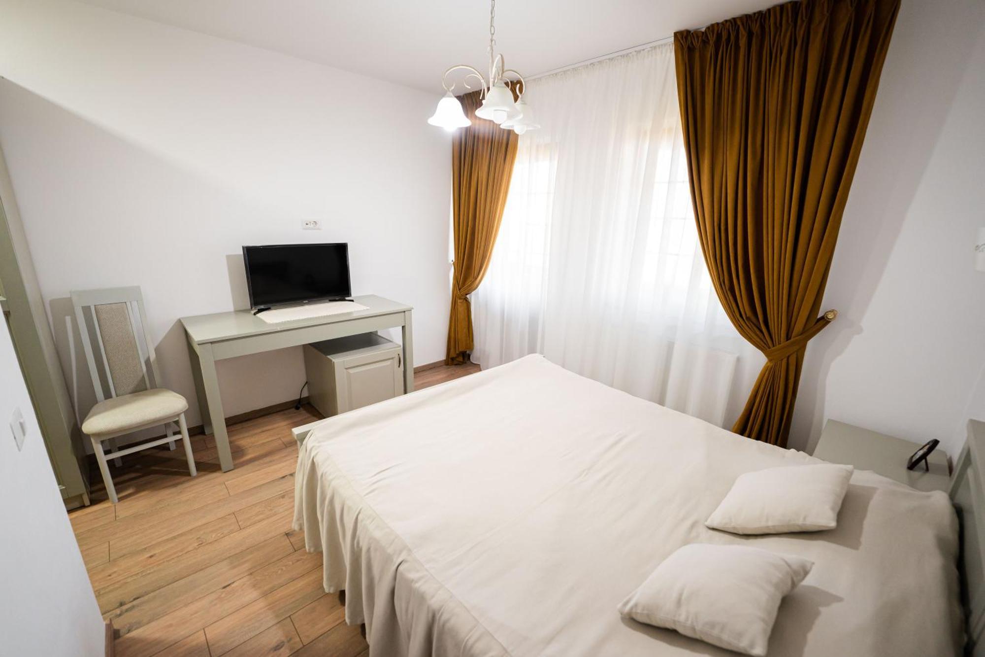 Casa Andra Hotel Siret ภายนอก รูปภาพ