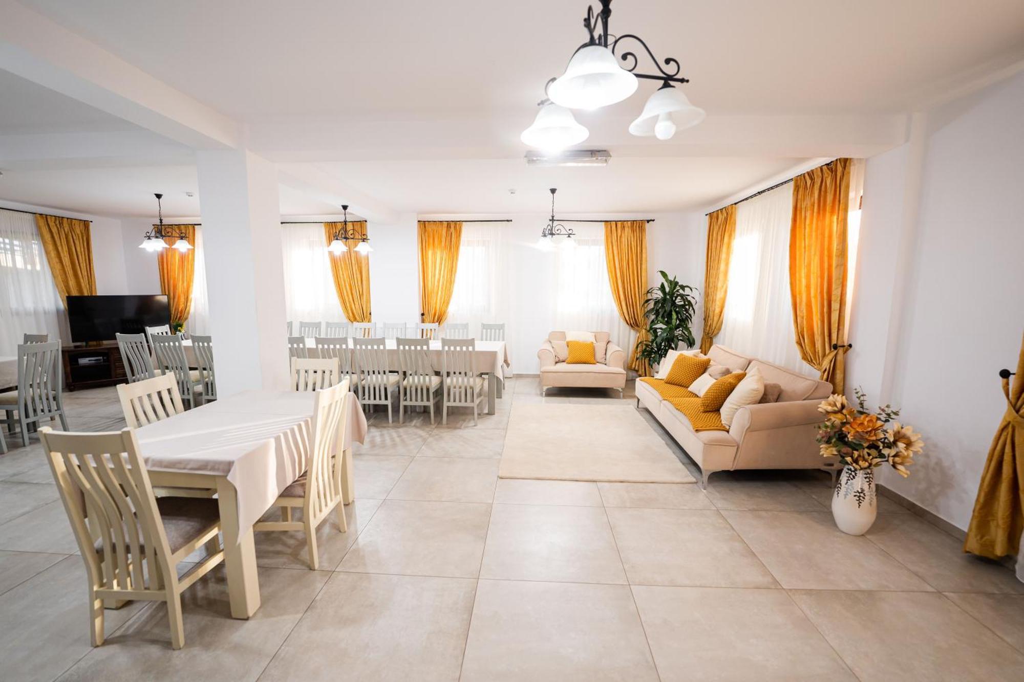 Casa Andra Hotel Siret ภายนอก รูปภาพ