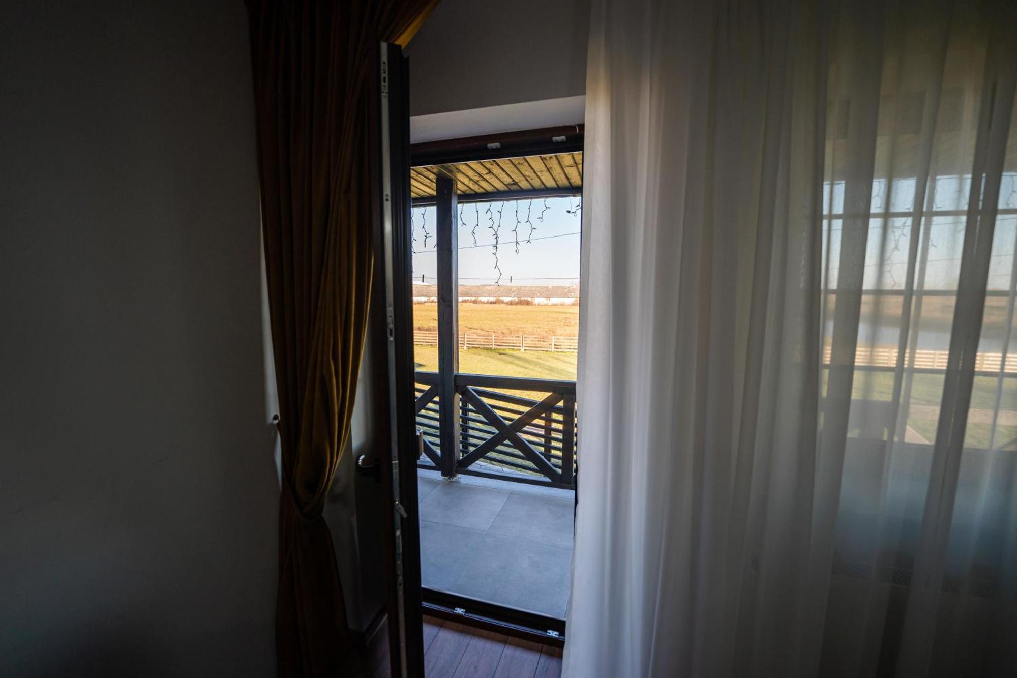 Casa Andra Hotel Siret ภายนอก รูปภาพ