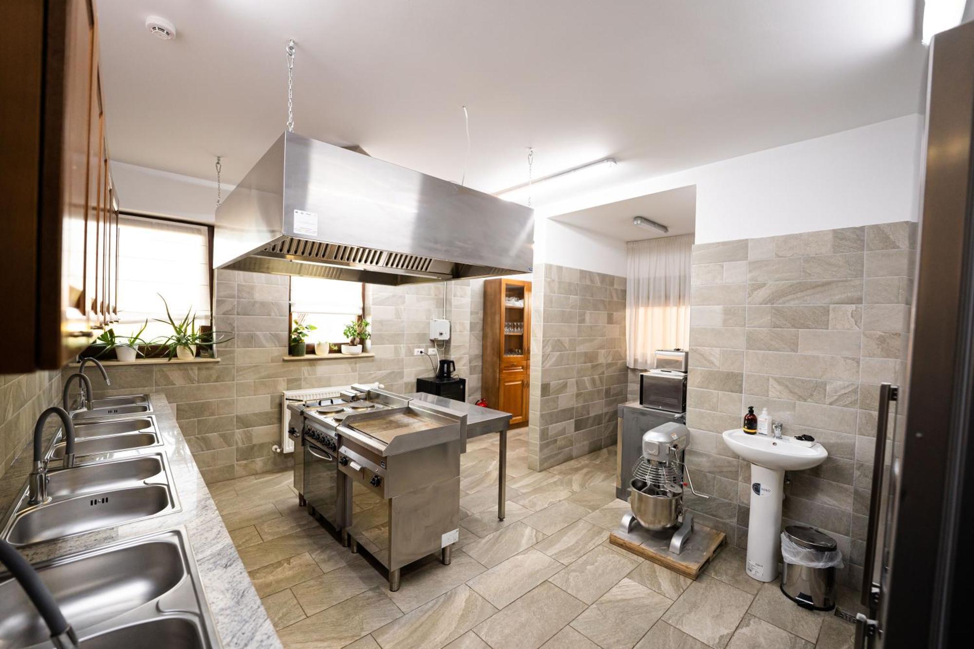 Casa Andra Hotel Siret ภายนอก รูปภาพ
