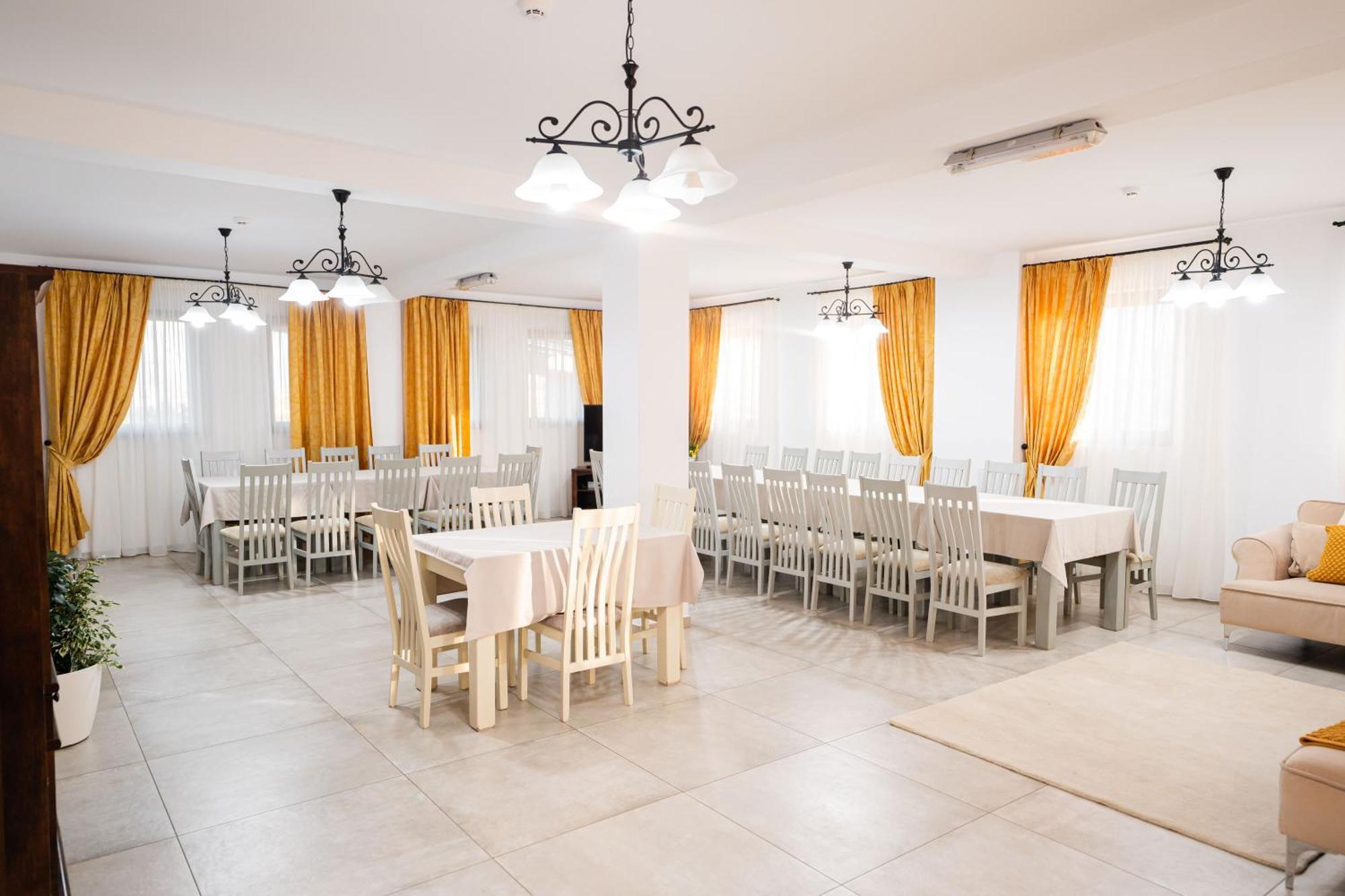 Casa Andra Hotel Siret ภายนอก รูปภาพ