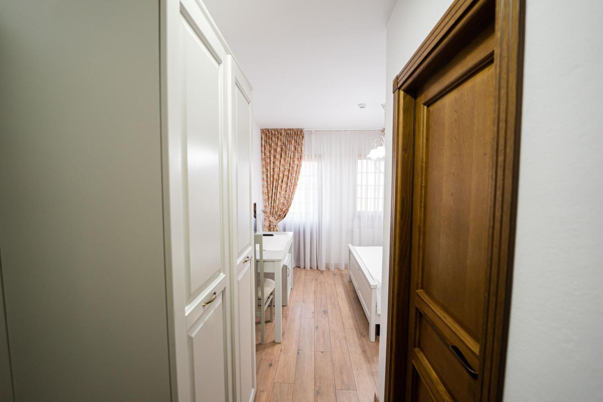 Casa Andra Hotel Siret ภายนอก รูปภาพ