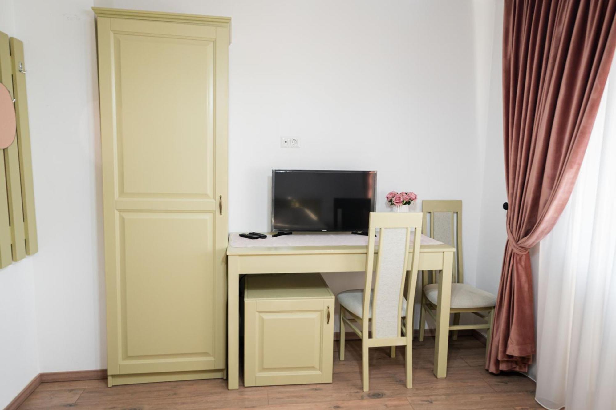 Casa Andra Hotel Siret ภายนอก รูปภาพ