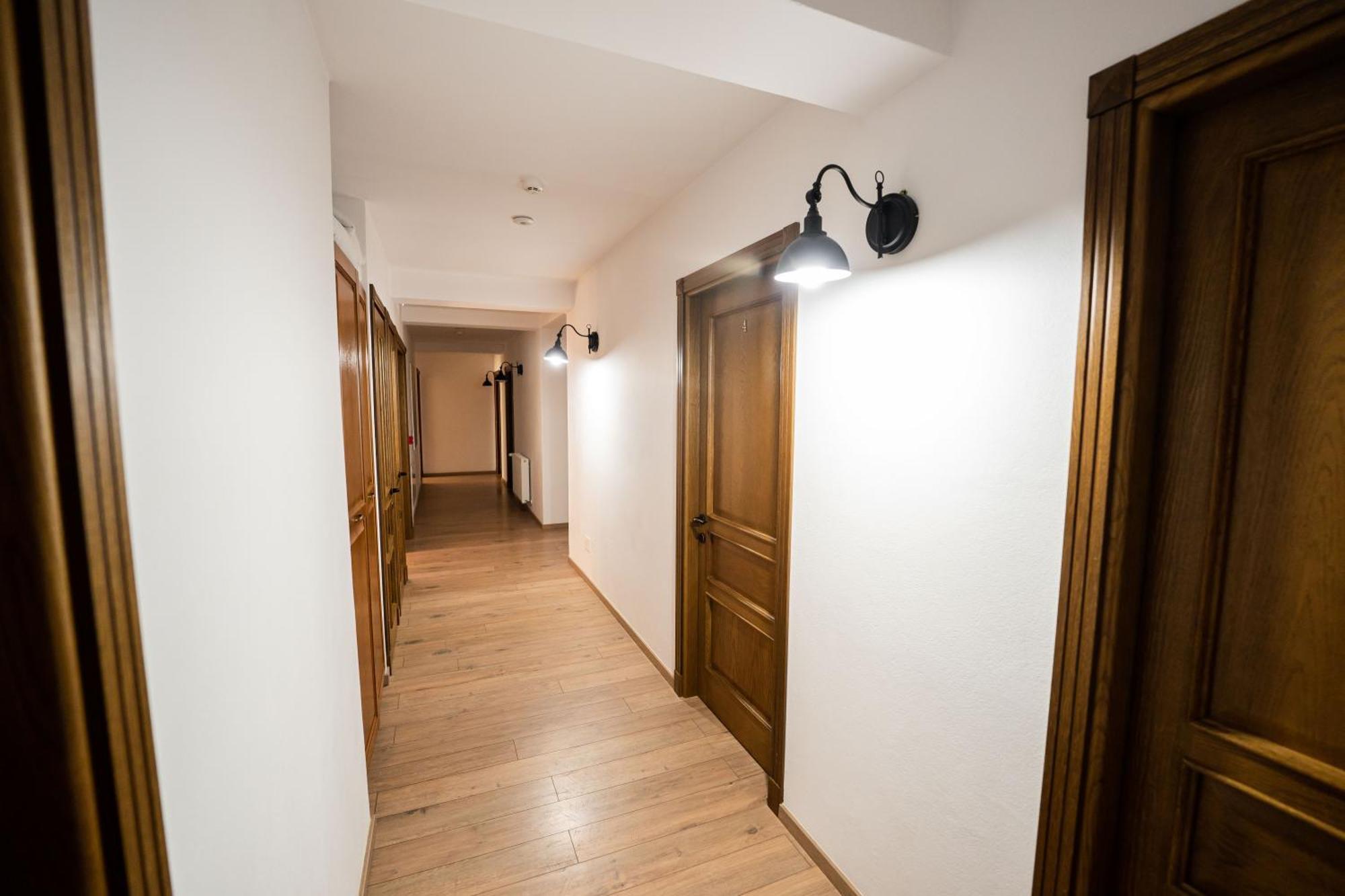Casa Andra Hotel Siret ภายนอก รูปภาพ